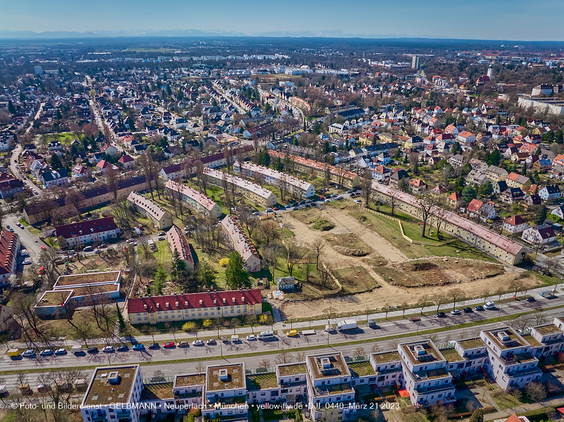 21.03.2023 - Luftbilder von der Baustelle Maikäfersiedlung in Berg am Laim